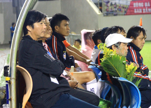 HLV Lê Huỳnh Đức chia tay khán giả Đà Nẵng